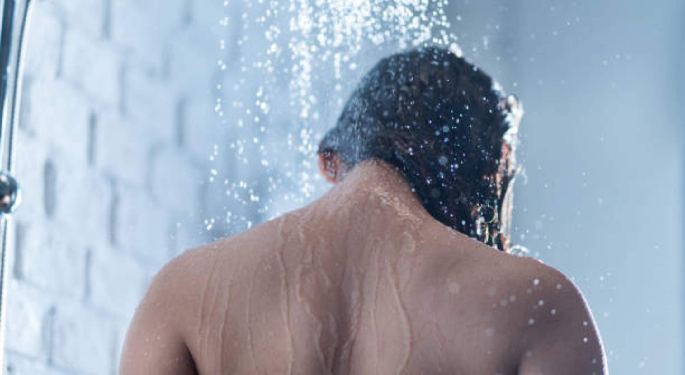 Los expertos no recomiendan una ducha diaria