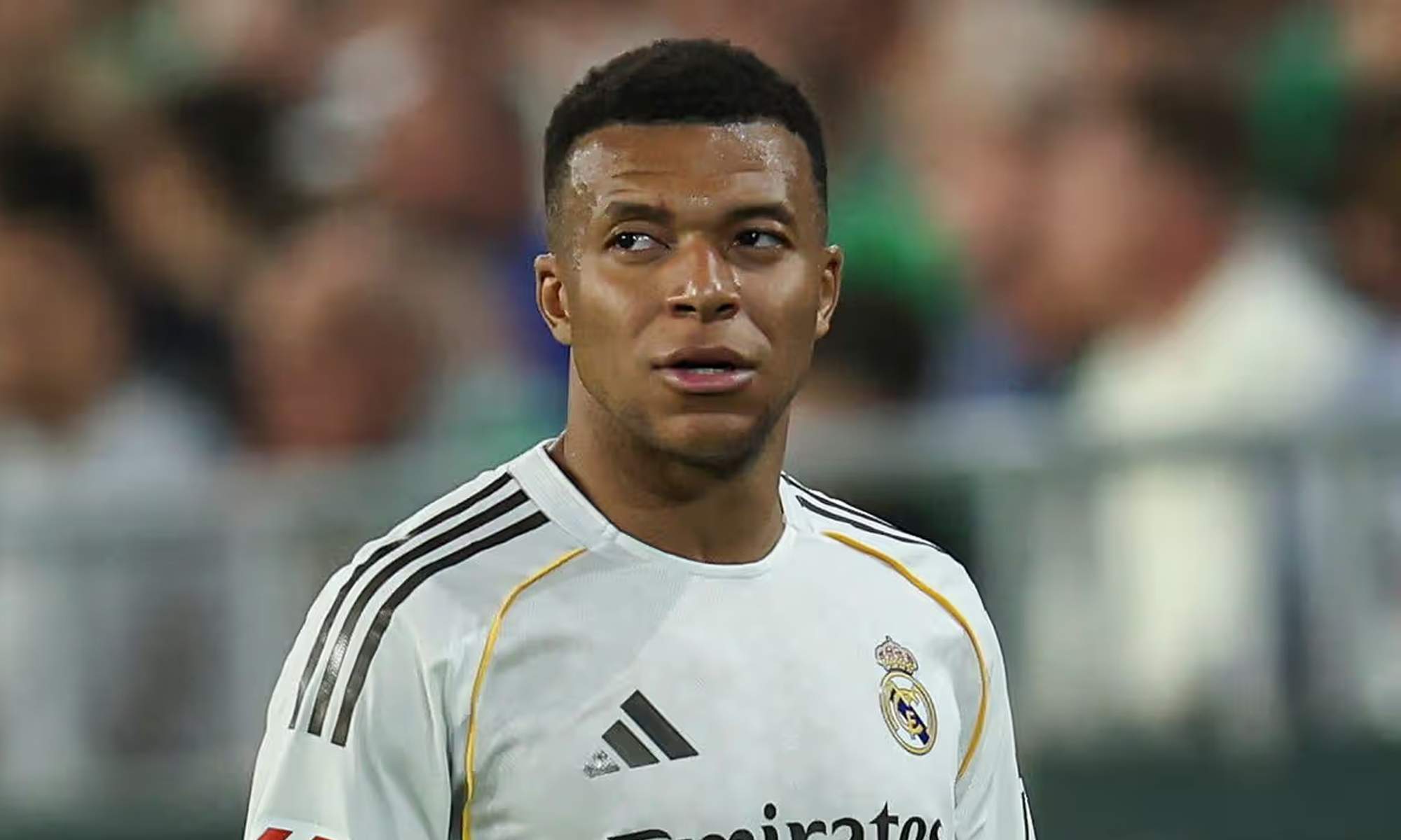 Kylian Mbappé disputando un partido con el Real Madrid.