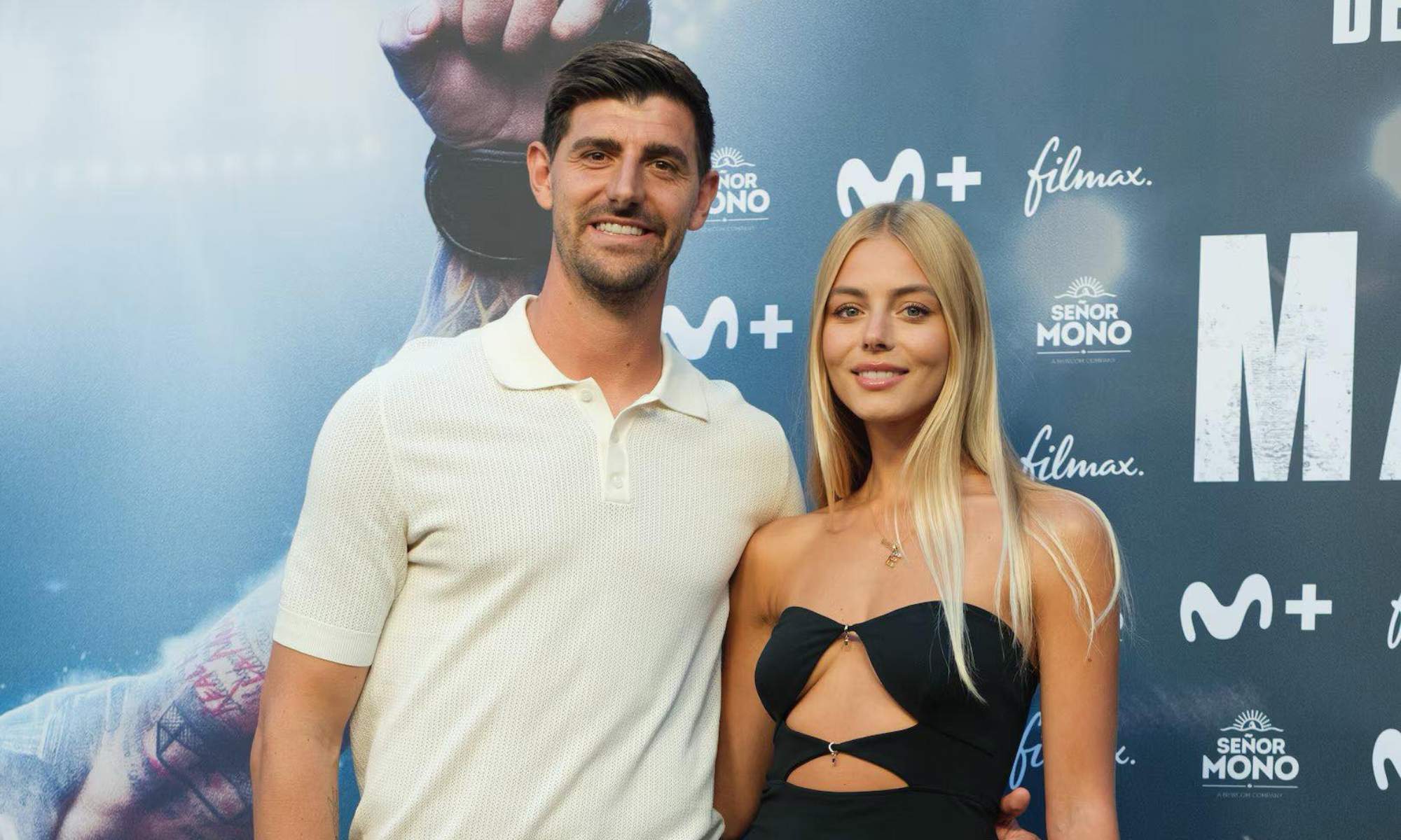 Thibaut Courtois, con Mishel Gerzig, durante un evento publicitario.