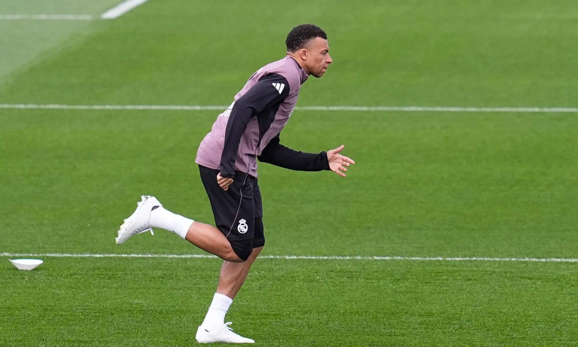 Kylian Mbappé entrena con normalidad y todo hace indicar que jugará contra el Oviedo