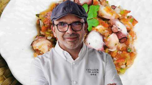 El chef Jesús Sánchez y el pulpo cocido a la vinagreta. 