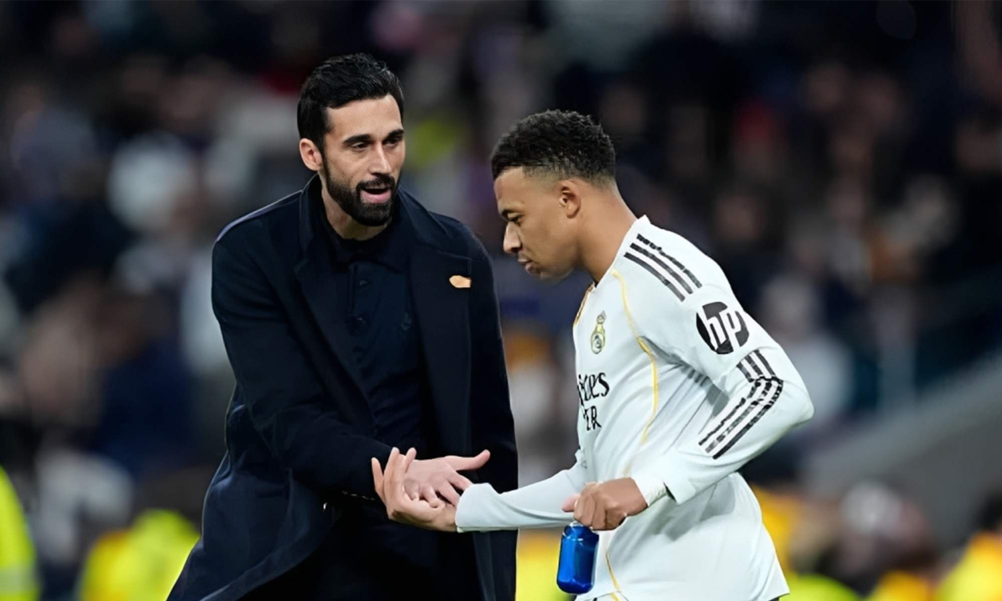 Álvaro Arbeloa y Kylian Mbappé en un partido del Real Madrid.