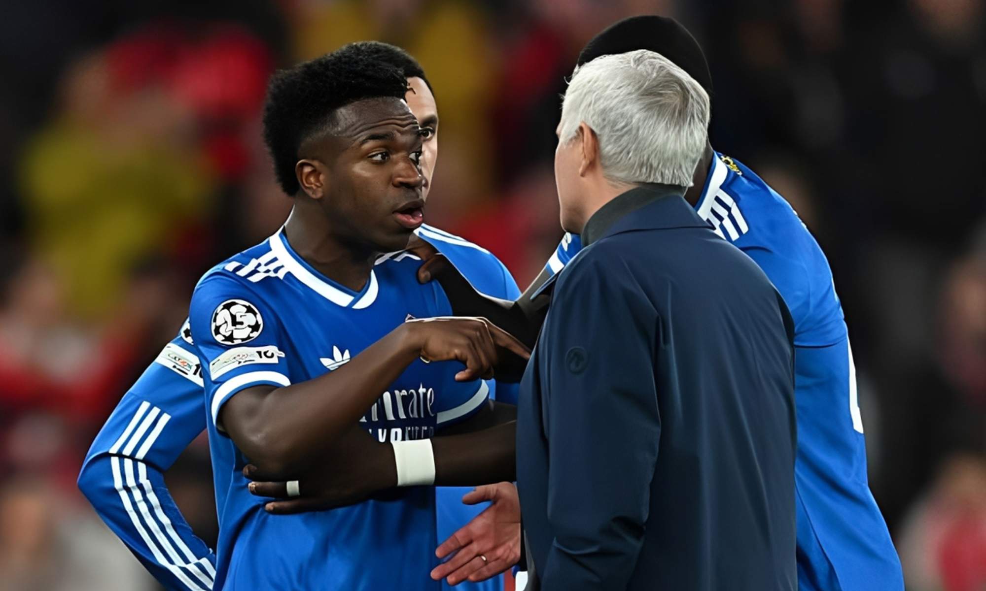 Vinícius Júnior y José Mourinho durante el Benfica - Real Madrid.