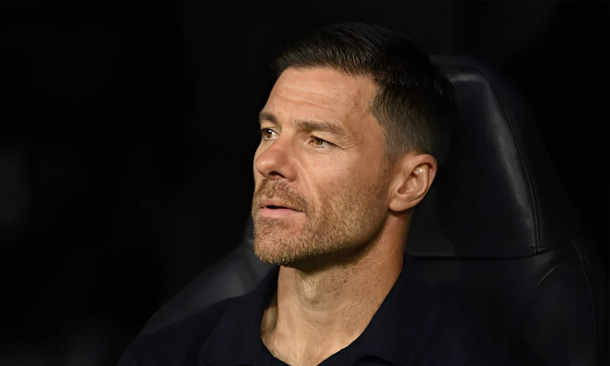 Xabi Alonso en el banquillo del Real Madrid.