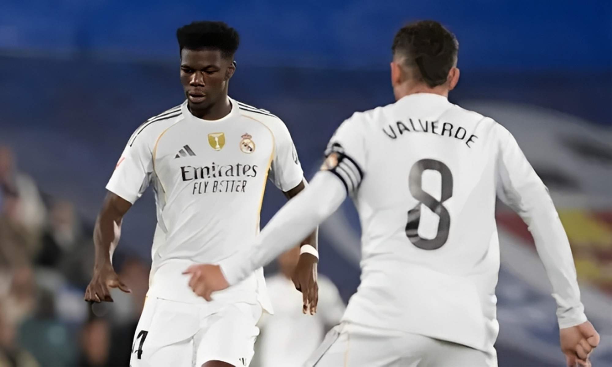 Aurélien Tchouaméni y Fede Valverde jugando un partido con el Real Madrid.
