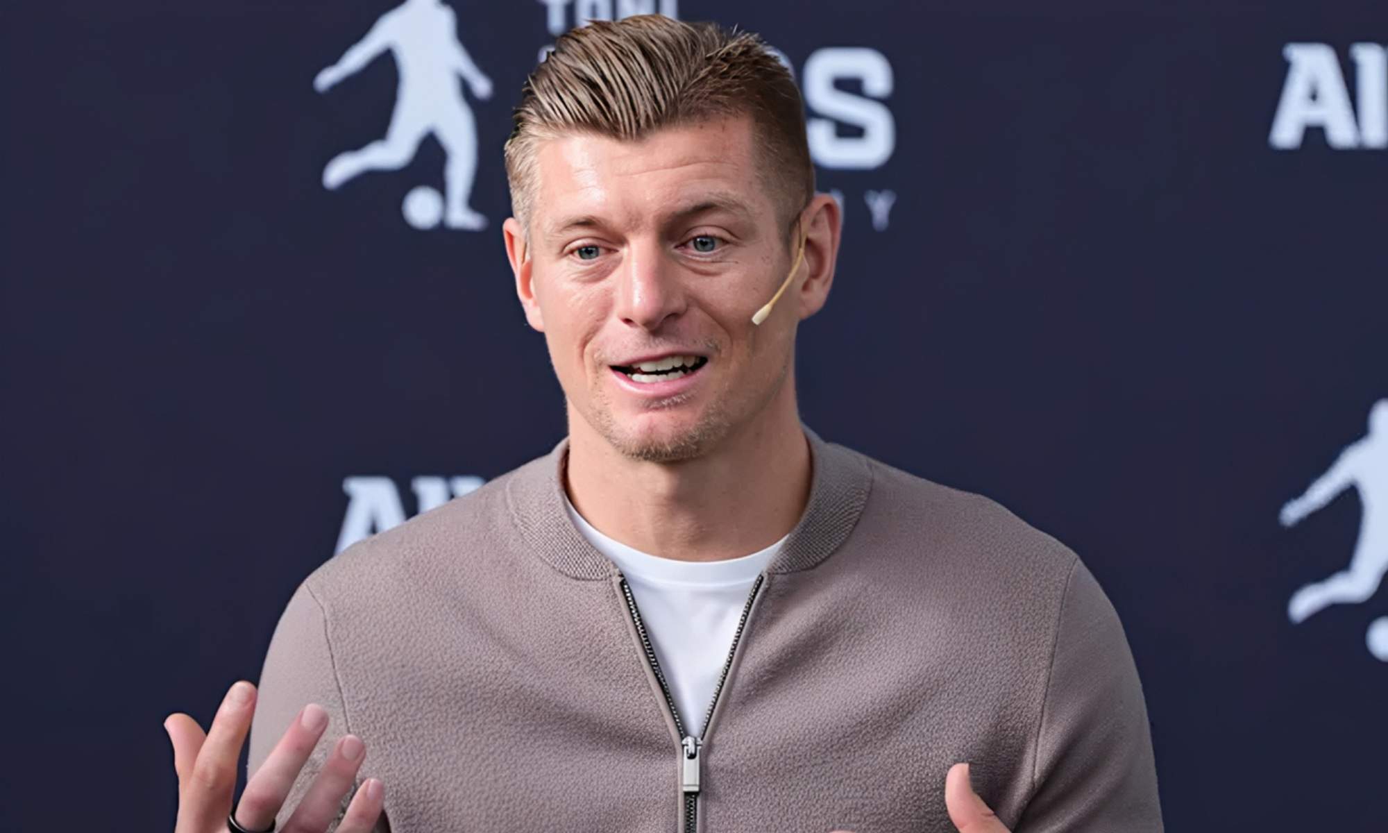 Toni Kroos hablando en una entrevista. 
