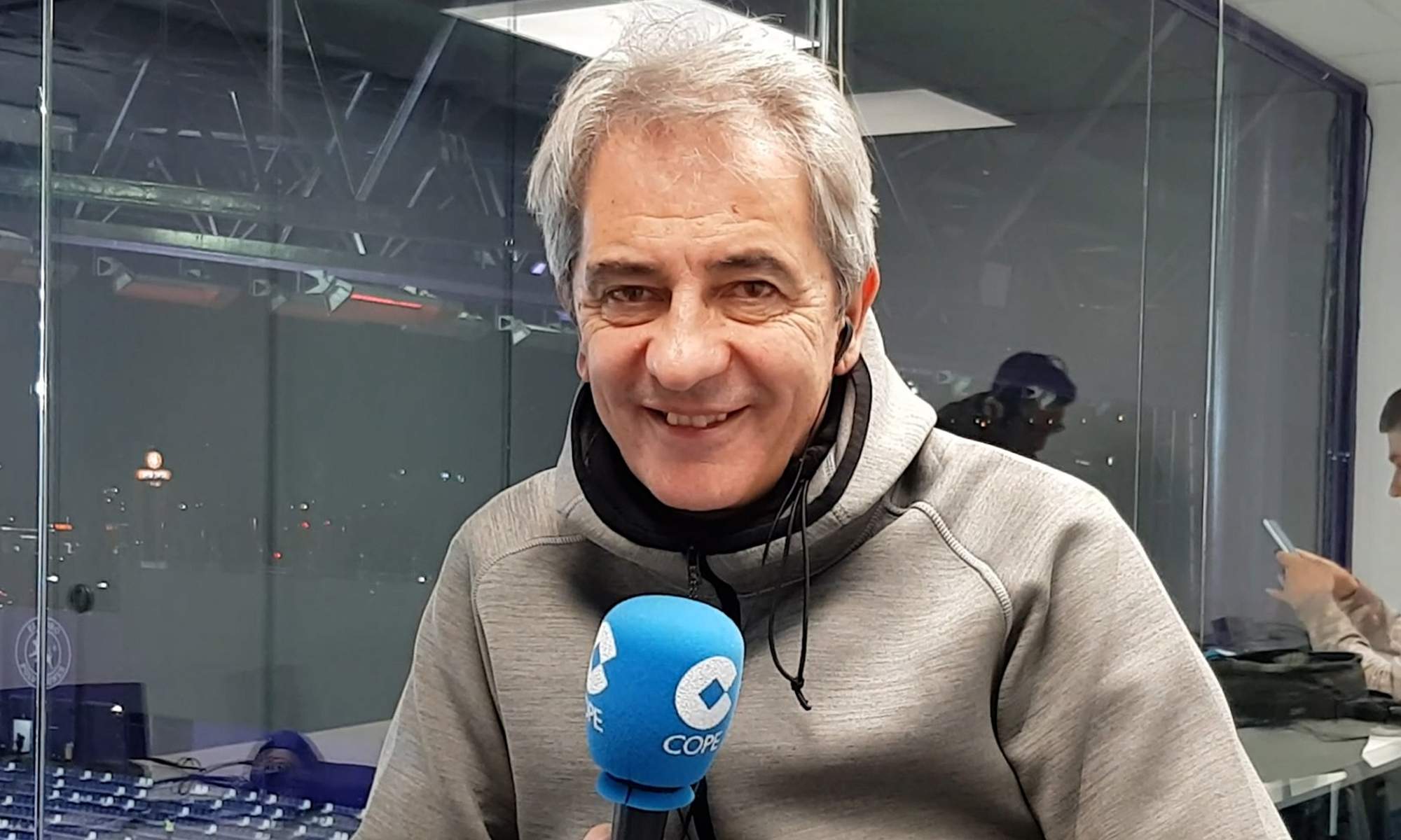 Manolo Lama en una retransmisión con COPE.