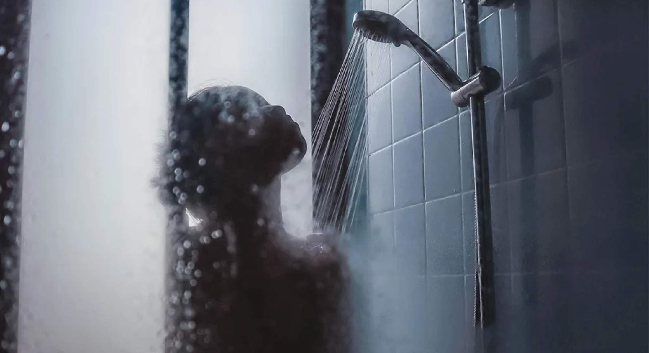 Los expertos recomiendan duchas por la mañana y por la noche