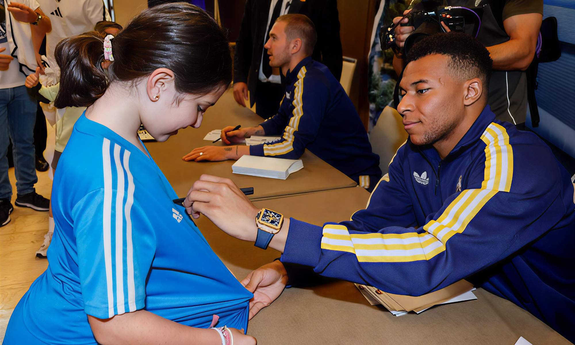 Kylian Mbappé, con el reloj  Square Bang Unico King Gold, de Hublot.
