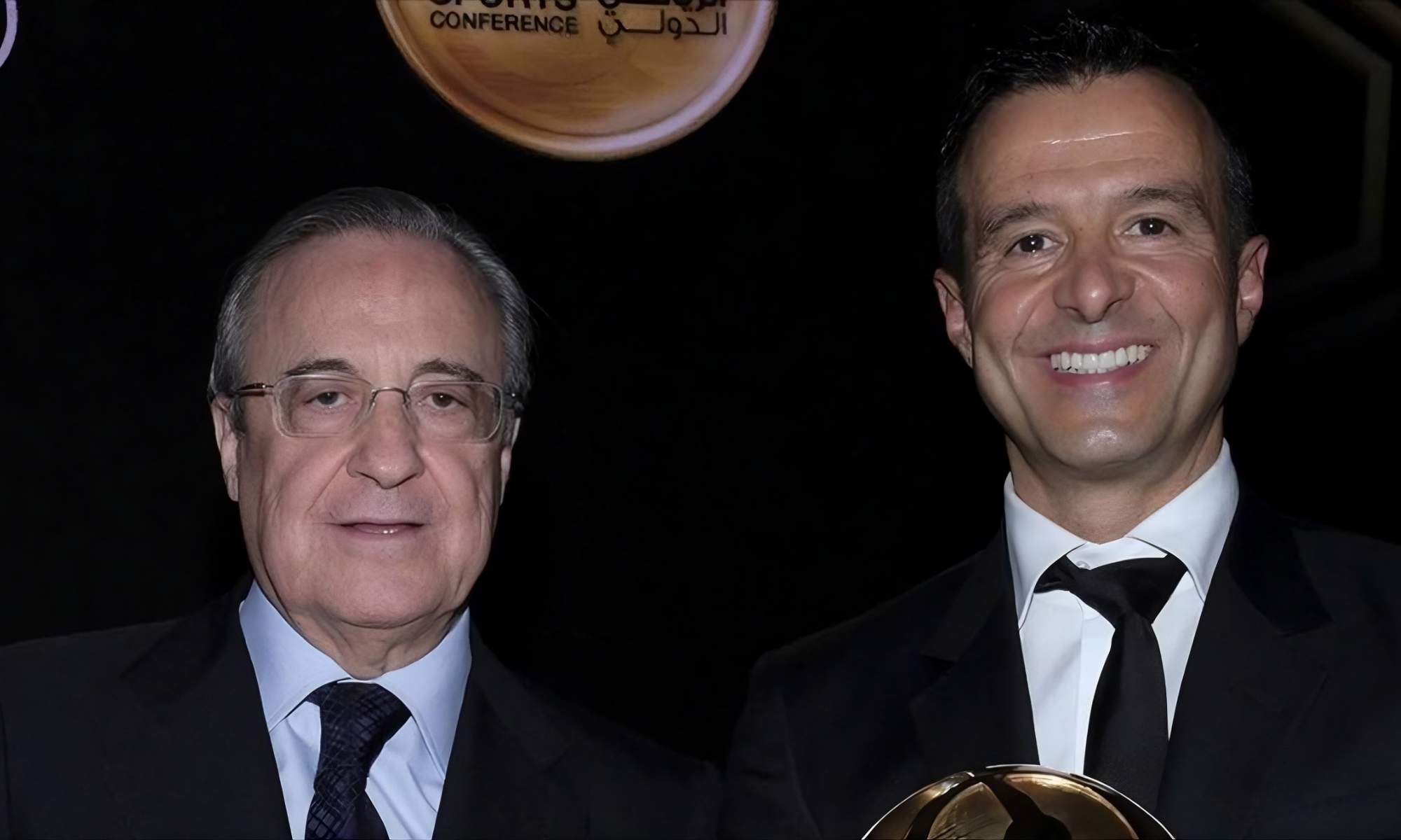 Florentino Pérez y Jorge Mendes, posando en una gala de la FIFA.
