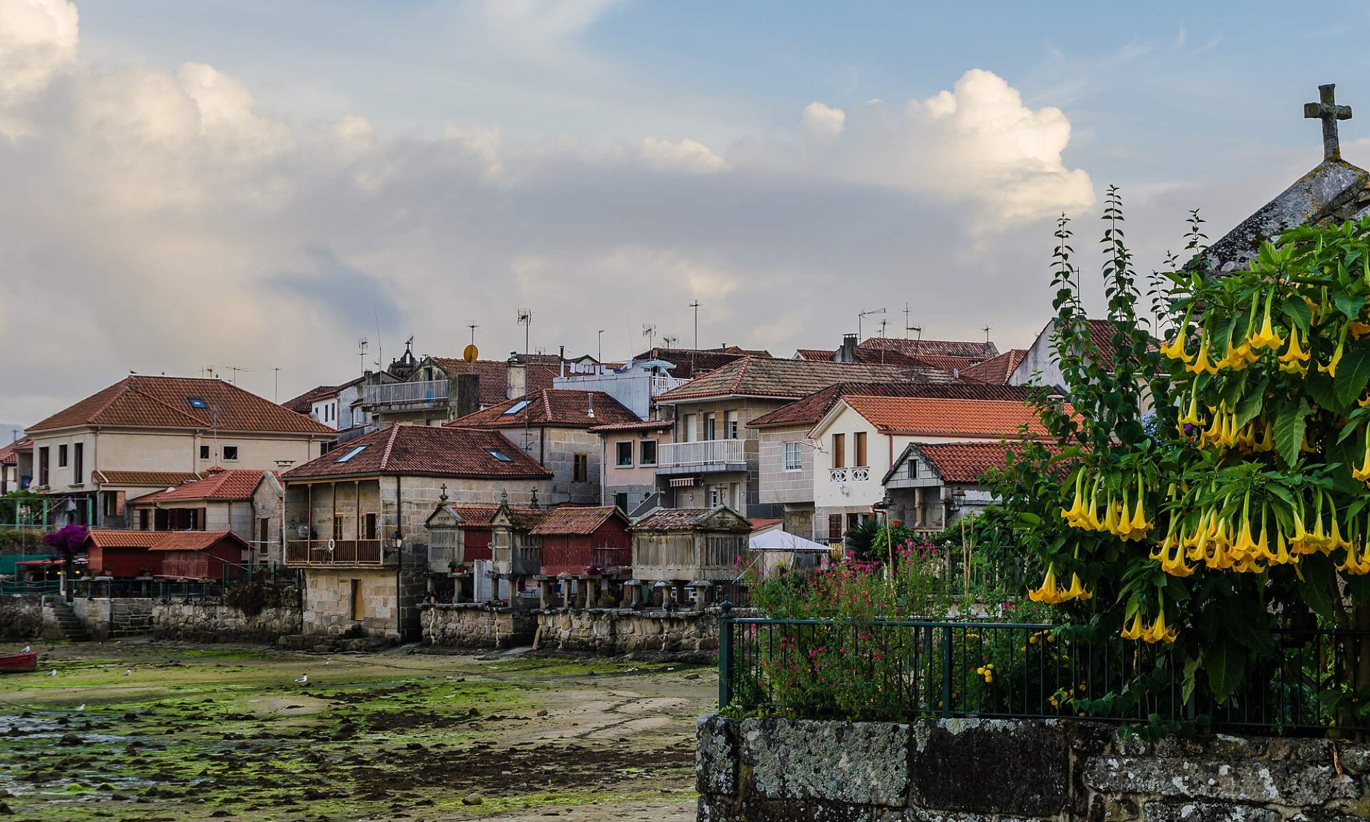 Combarro es uno de los pueblos marineros más bonitos de Galicia.