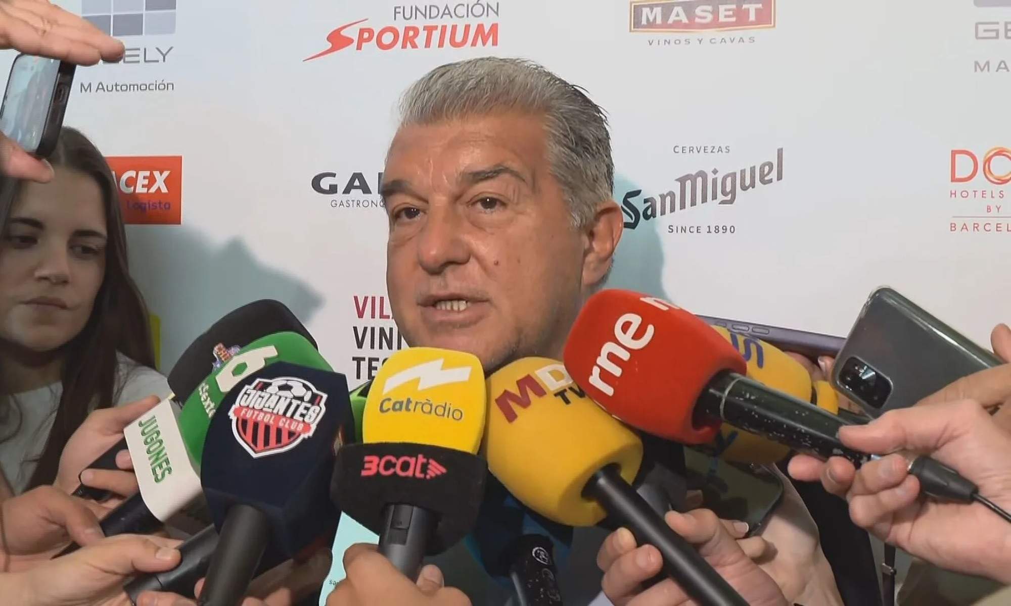 Laporta responde a Florentino tras las acusaciones sobre las Ligas que el Madrid perdió de forma injusta: "No lo vamos a permitir"