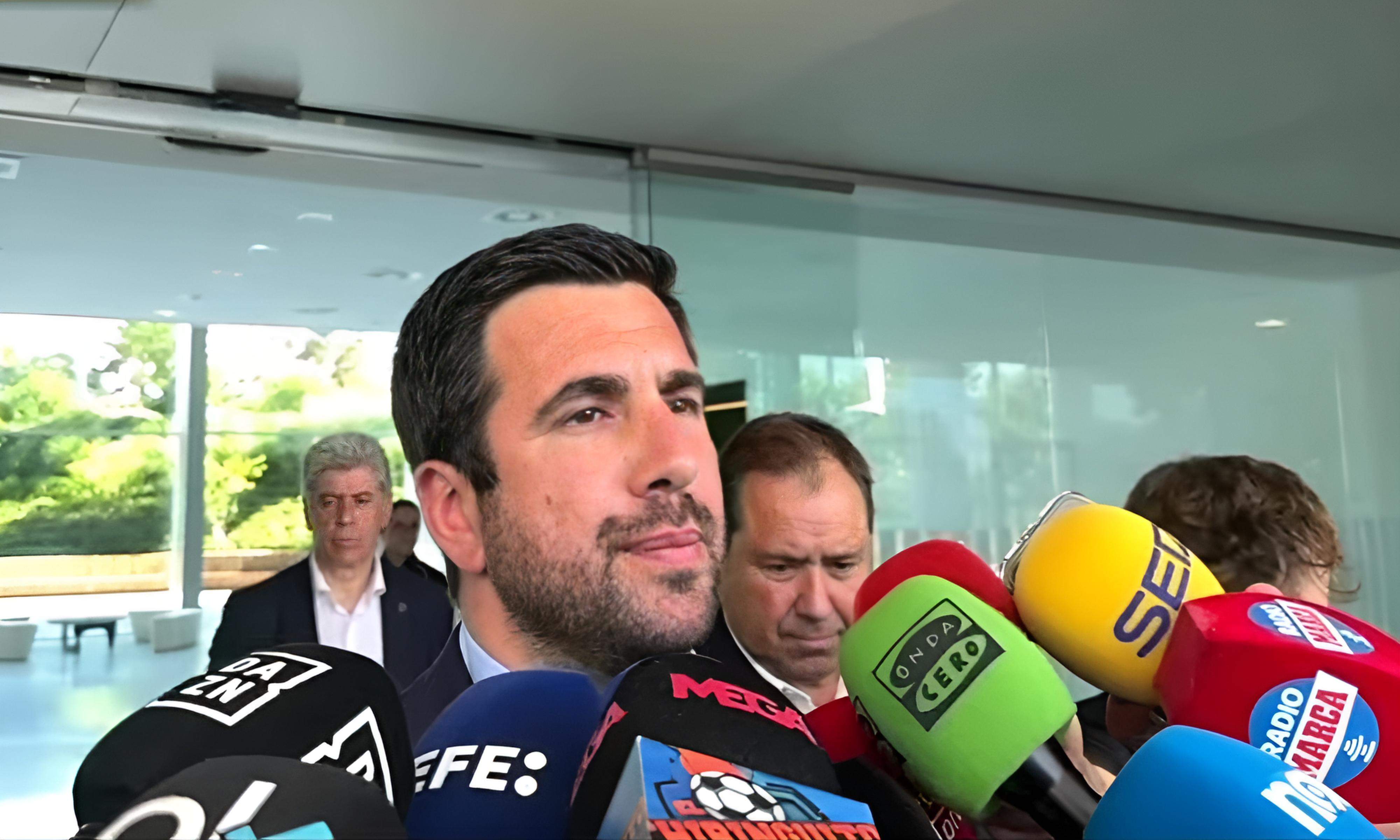 Enrique Riquelme, tras presentar el aval a la Junta Electoral: "Tenemos un proyecto tremendamente ilusionante"