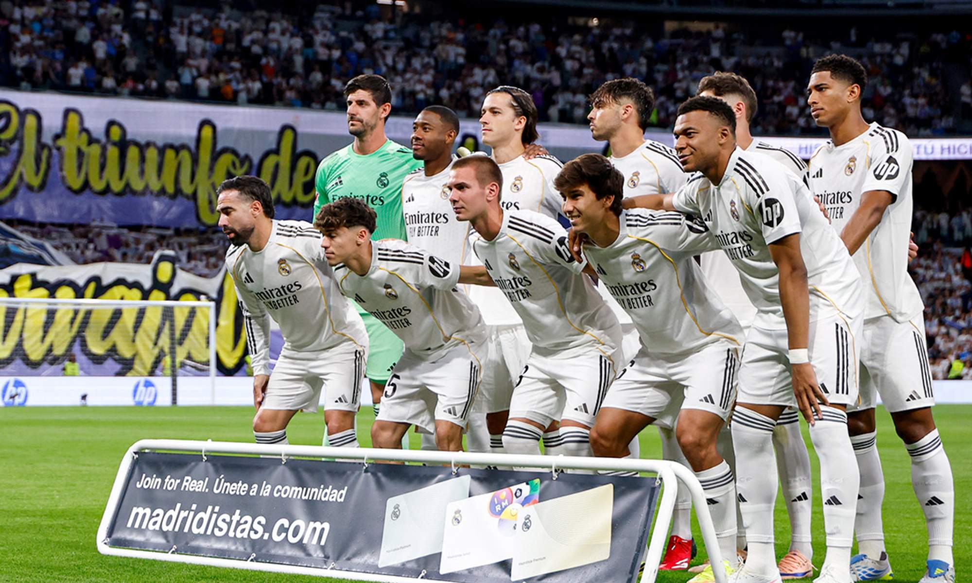 Los futbolistas titulares del Real Madrid posan antes del partido contra el Athletic Club.