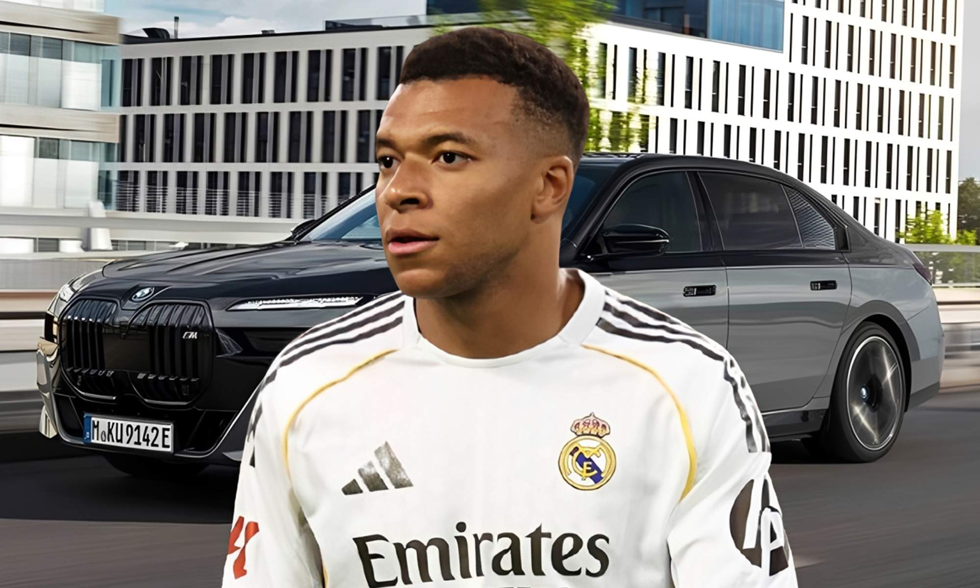 Kylian Mbappé y su coche BMW.