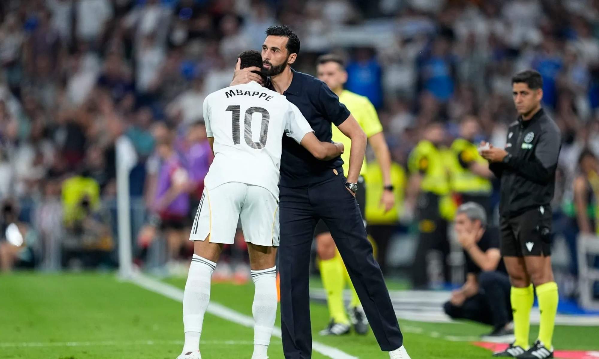 Arbeloa se despide de Mbappé: "Los tiempos difíciles no duran siempre, pero las personas que son fuertes sí"