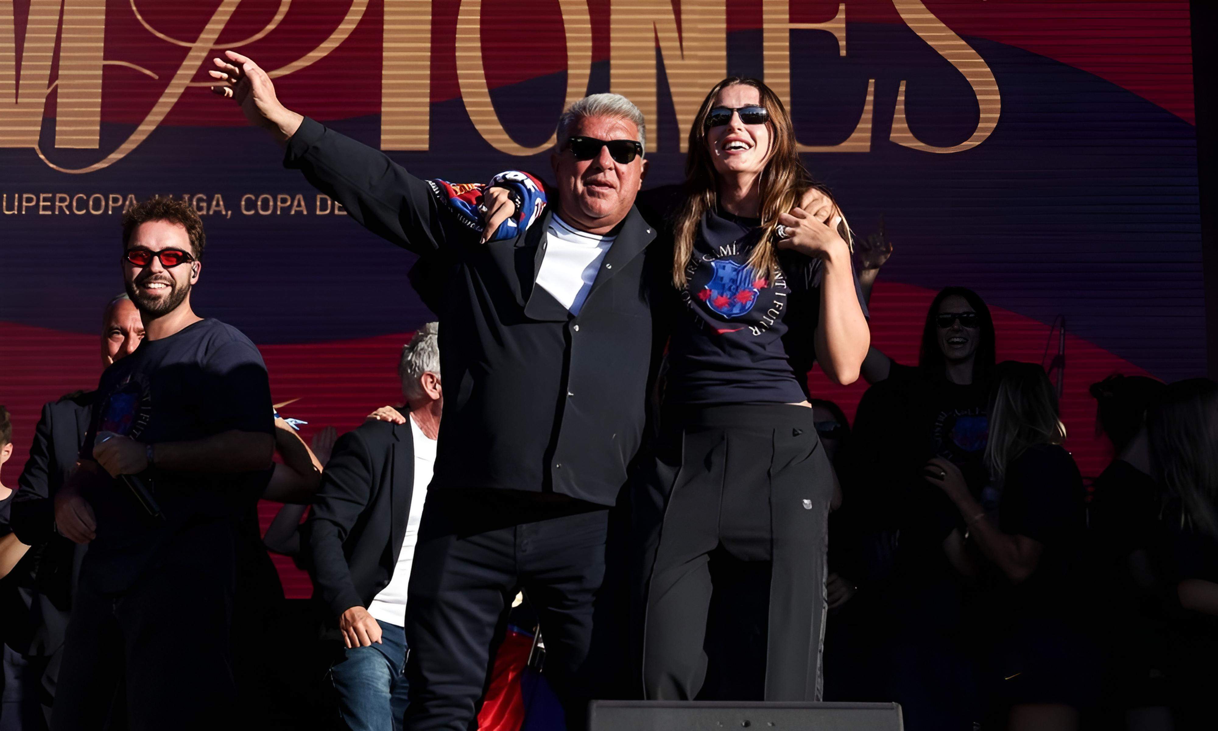 El gesto de Laporta con Alexia Putellas durante la celebración del Barça que está generando polémica