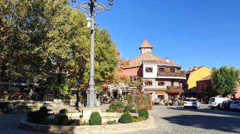 El pueblo de montaña ideal para recorrer en verano: 3400 habitantes, en un Parque Nacional y Reserva de la Biosfera