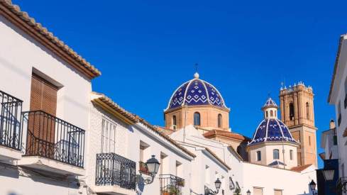 Altea es conocida por ser la 'cúpula azul y blanca del Mediterráneo'.