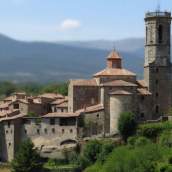 El pueblo medieval mejor conservado de España: 277 habitantes, 12 molinos de viento del siglo XVI y un castillo de origen musulmán
