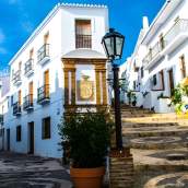 El pueblo perfecto para una escapada: menos de 3.500 habitantes, calles empedradas del siglo XV y uno de los cascos históricos mejor conservados de Andalucía