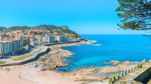 El paseo marítimo perfecto para recorrer a pie: una fortaleza medieval del siglo XVI, 5 kilómetros junto al mar y algunos de los mejores mariscos del norte