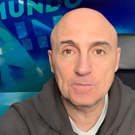 Maldini en su estudio de grabación. Maldini en su estudio de grabación.