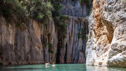 La Fuente de los Baños de Montanejos cuenta con un paraíso termal con aguas mineromedicinales.