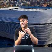 Ignacio Morente señala al estadio del Bayern por delante del Camp Nou y el Bernabéu