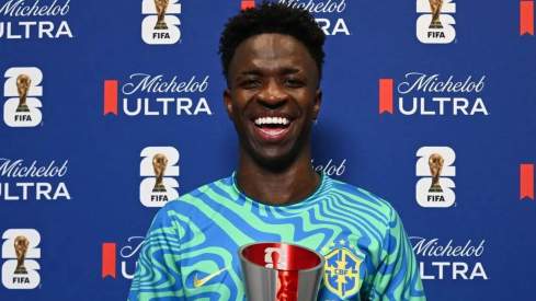 Vinícius Júnior con el premio de MVP después del partido contra Marruecos. Vinícius Júnior con el premio de MVP después del partido contra Marruecos.
