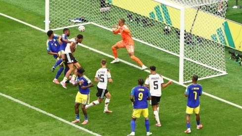 Nico Schlotterbeck, marcando de cabeza el segundo gol de Alemania ante Curazao. Nico Schlotterbeck, marcando de cabeza el segundo gol de Alemania ante Curazao.