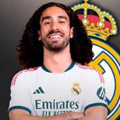 Marc Cucurella con la camiseta del Real Madrid.
