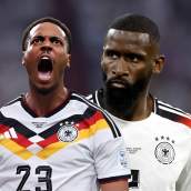 Antonio Rüdiger y Nmecha vistiendo la camiseta de la selección de Alemania.