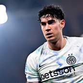 Bastoni jugando un partido con el Inter de Milán.