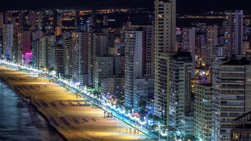 El Paseo Marítimo de la Playa de Levante de Benidorm es uno de los más destacados de toda España. El Paseo Marítimo de la Playa de Levante de Benidorm es uno de los más destacados de toda España.
