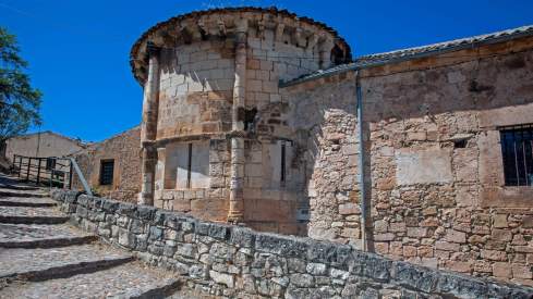 La villa medieval perfecta para una escapada y comer cordero La villa medieval perfecta para una escapada y comer cordero