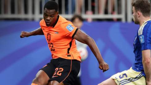 Denzel Dumfries fue el que construyó dos de los cinco goles de Países Bajos ante Suecia, en el encuentro de esta tarde en Estados Unidos. Denzel Dumfries fue el que construyó dos de los cinco goles de Países Bajos ante Suecia, en el encuentro de esta tarde en Estados Unidos.