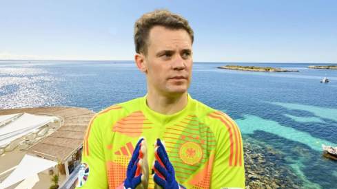 Manuel Neuer es un gran enamorado del Puro Beach de Illetes, en Mallorca. Manuel Neuer es un gran enamorado del Puro Beach de Illetes, en Mallorca.