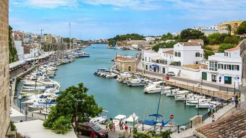 Ciudadela, en Menorca, es una de las localidades más importantes de las Islas Baleares. Ciudadela, en Menorca, es una de las localidades más importantes de las Islas Baleares.