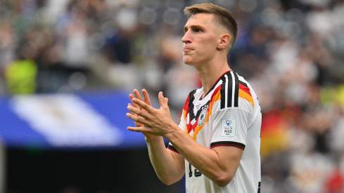 Nico Schlotterbeck jugando un partido con la selección de Alemania. Nico Schlotterbeck jugando un partido con la selección de Alemania.