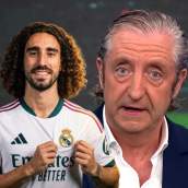 Josep Pedrerol y Marc Cucurella con la camiseta del Real Madrid.
