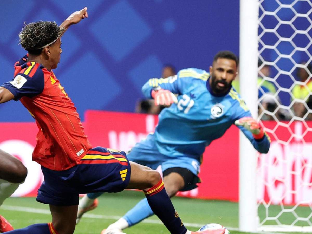 Lamine Yamal, en el momento de transformar el primer gol de España en el Mundial 2026, en el encuentro de esta tarde contra Arabia Saudí. Lamine Yamal, en el momento de transformar el primer gol de España en el Mundial 2026, en el encuentro de esta tarde contra Arabia Saudí.