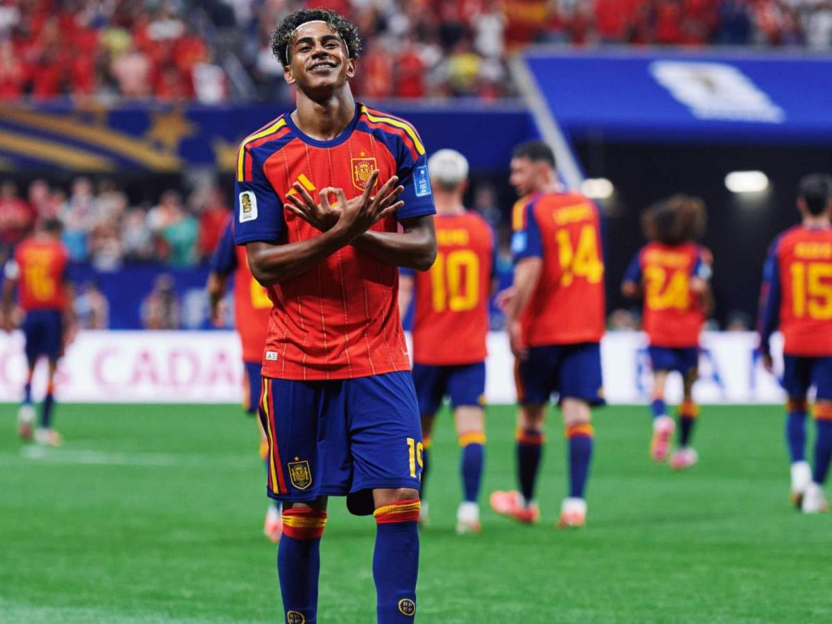 Ni Lamine Yamal ni Mbappé, el récord histórico de un jugador de España: "Ningún futbolista en la historia ha conseguido lo de Oyarzabal" Ni Lamine Yamal ni Mbappé, el récord histórico de un jugador de España: "Ningún futbolista en la historia ha conseguido lo de Oyarzabal"